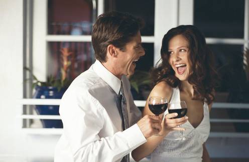 Alkohol povećava seksualnu želju, ali može otežati samu izvedbu. (jlp)