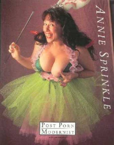 U jednom od spornih prizora penetracije sz amputiranom nogom nastupa i legendarna doktorica seksologije Annie Sprinkle.