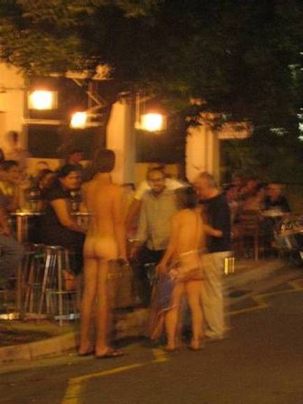 Gosti tamošnjih restorana su im oduševljeno pljeskali i fotografirali ih na sve moguće načine.