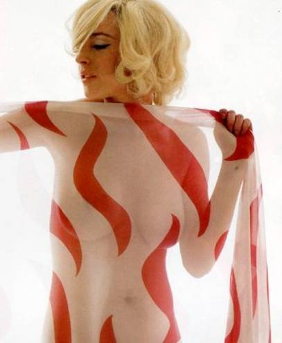 Mlada glumica Lindsay Lohan prije nekog je vremena digla veliku prašinu pozirajući u stilu Marilyn Monroe. (jlp)